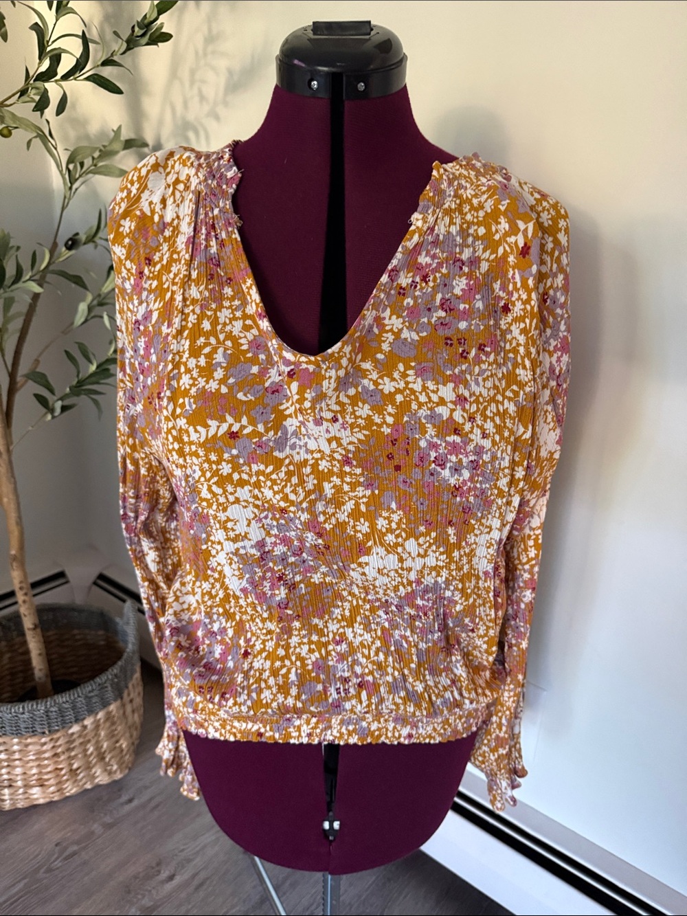Meritt Size Yellow, Pink, White Floral Long-Sleeve V-Neck Blouse